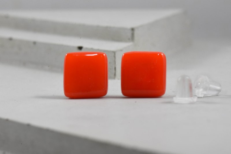 琉璃耳環-Pantone Warm Red - 耳環/耳夾 - 玻璃 紅色