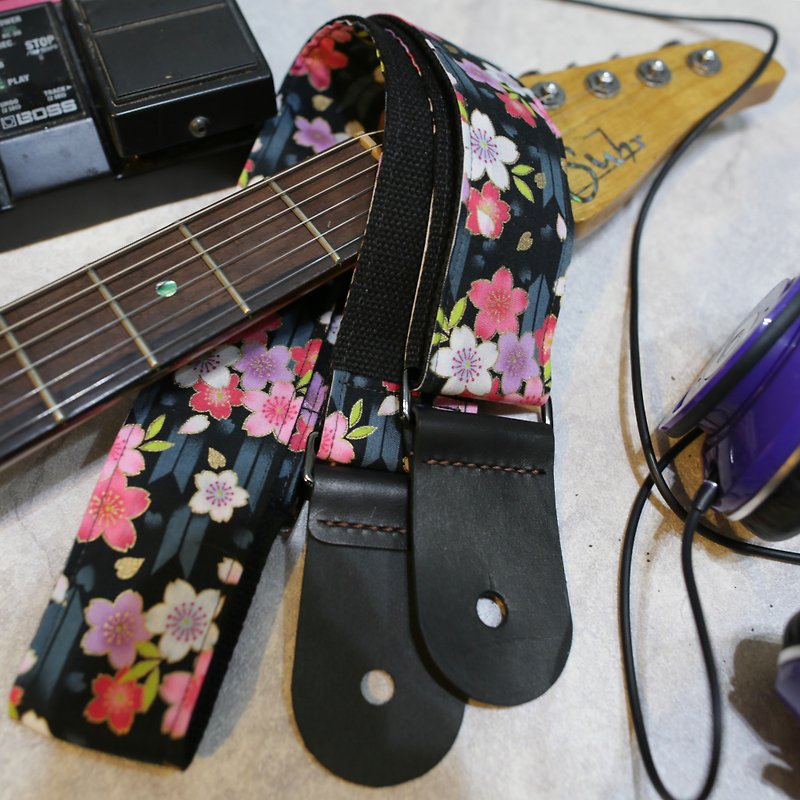 🎸ギターストラップ🌸桜夜手作りギターストラップ - ナイトさくら - ギター用アクセサリー - コットン・麻 ブラック