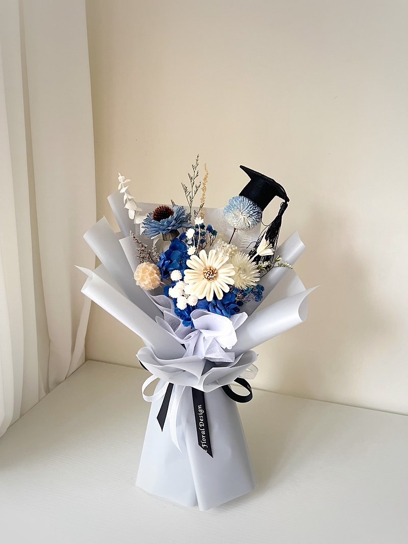 Blue Baby Graduation Bouquet(M) - ช่อดอกไม้แห้ง - พืช/ดอกไม้ 