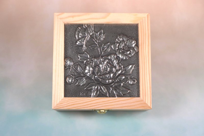 Tin carving blooming storage box storage box glass cover magnetic bottom - กล่องเก็บของ - วัสดุอื่นๆ สีใส