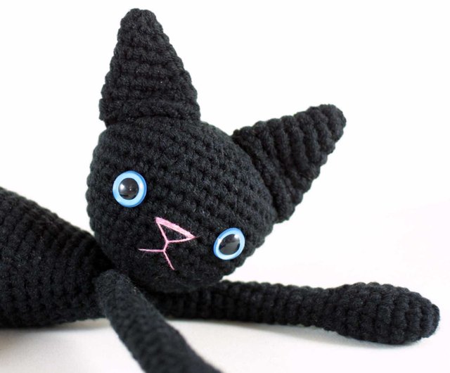 バブーシュカの黒猫さんのあみぐるみ バブーシュカの黒猫さんのあみぐるみ ☆あみぐるみ☆黒猫 - メルカリ