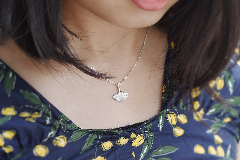 Little Ginkgo - Botanical Garden | Fine Necklace 925 Sterling Silver Clavicle Chain Handmade Silver Lover Gift - สร้อยคอ - เงินแท้ สีเงิน