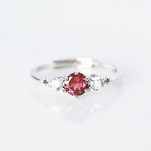 Beautiful - Top Red Stone 4mm Sterling Rose Gold Ring - Adjustable -  January Birthstone - Shop mmuinn General Rings - Pinkoi