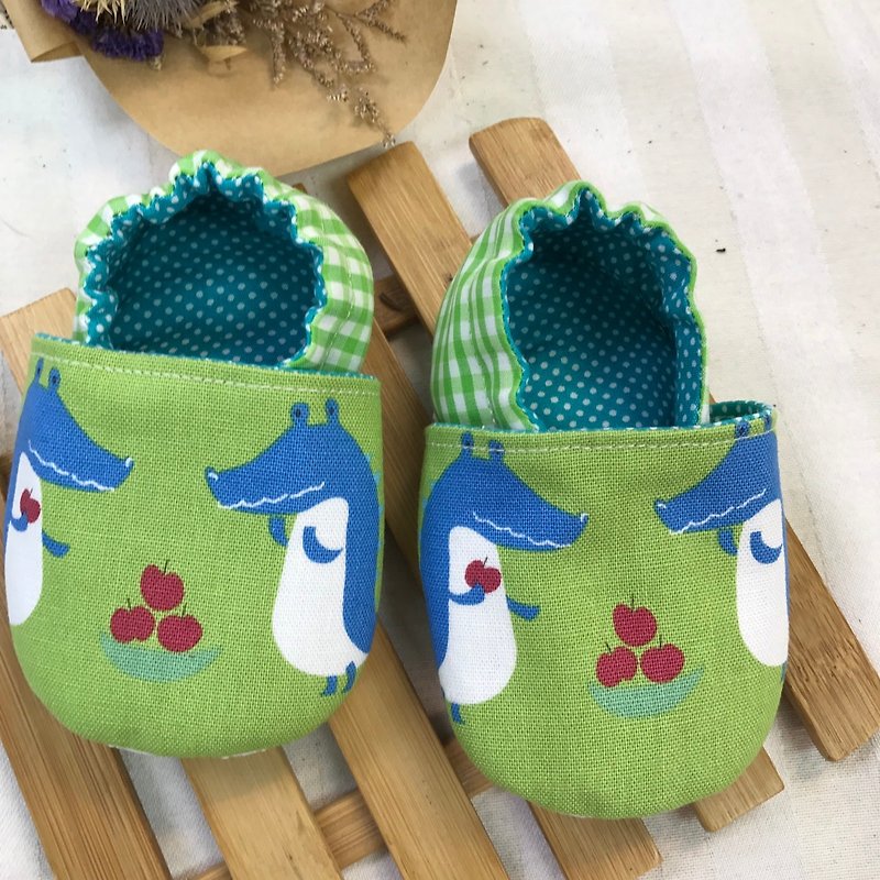 Crocodile loves to eat apples-toddler shoes baby shoes - Kids' Shoes - Cotton & Hemp Green