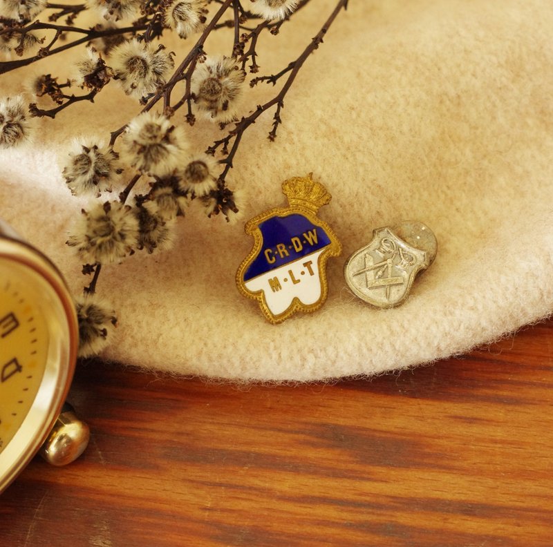 Gold and silver single cufflinks with crown and enamel bow purchased in France, rare model W656 - กระดุมข้อมือ - โลหะ สีทอง