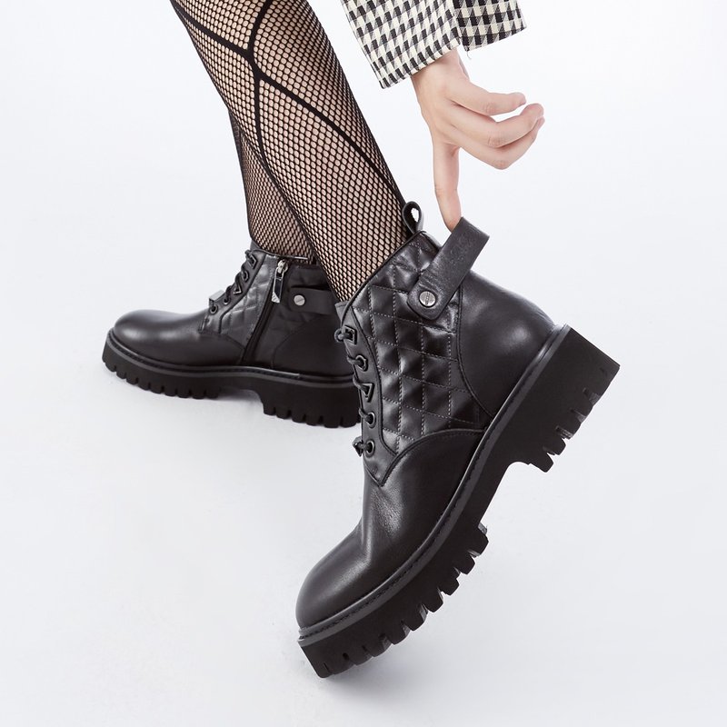 | HOA | Big Round Toe Vintage Diamond Boots | Black | 5734 | - รองเท้าบูทสั้นผู้หญิง - หนังแท้ สีดำ