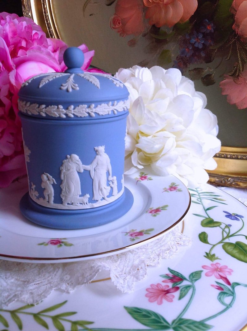 ♥~安妮瘋古物~♥英國骨瓷Wedgwood jasper 藍色碧玉浮雕希臘神話儲物罐,糖果罐,茶葉罐 - 其他 - 瓷 藍色