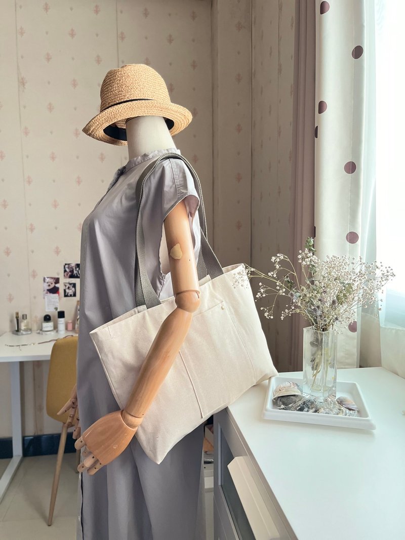 Large canvas bag with creative, simple and elegant style - กระเป๋าเอกสาร - ผ้าฝ้าย/ผ้าลินิน 