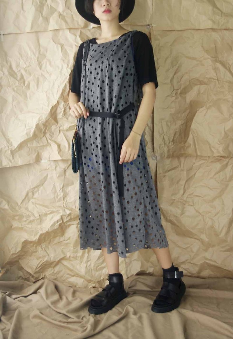 Design hand - neutral gray cave knit strap long vest dress - ชุดเดรส - ผ้าฝ้าย/ผ้าลินิน สีเทา
