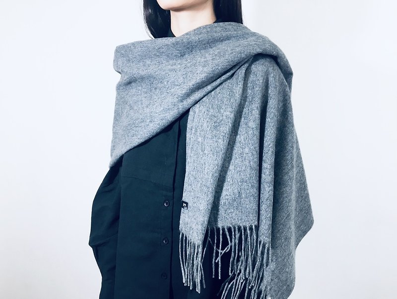 (兩色款)100%羊毛圍巾/寬圍巾/ 大披肩 / 長圍巾/秋冬保暖 黑 灰 - 圍巾/披肩 - 羊毛 灰色