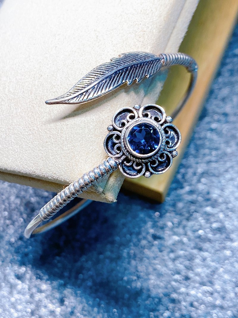 Gemstone grade London blue topaz flower feather shape bracelet Nepal handmade 925 sterling silver - Bracelets - Gemstone Blue