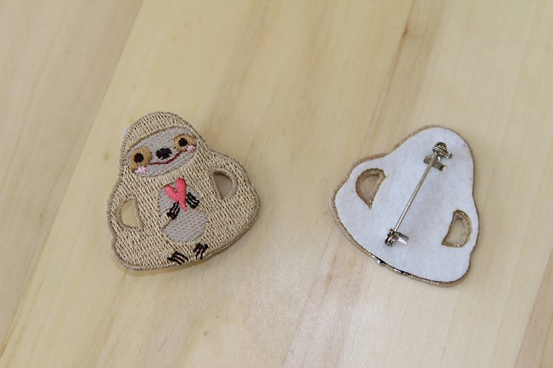 Cloth Embroidery Pin - Big Sloth Series Sloth to you my love (single) - Badges & Pins - Thread 