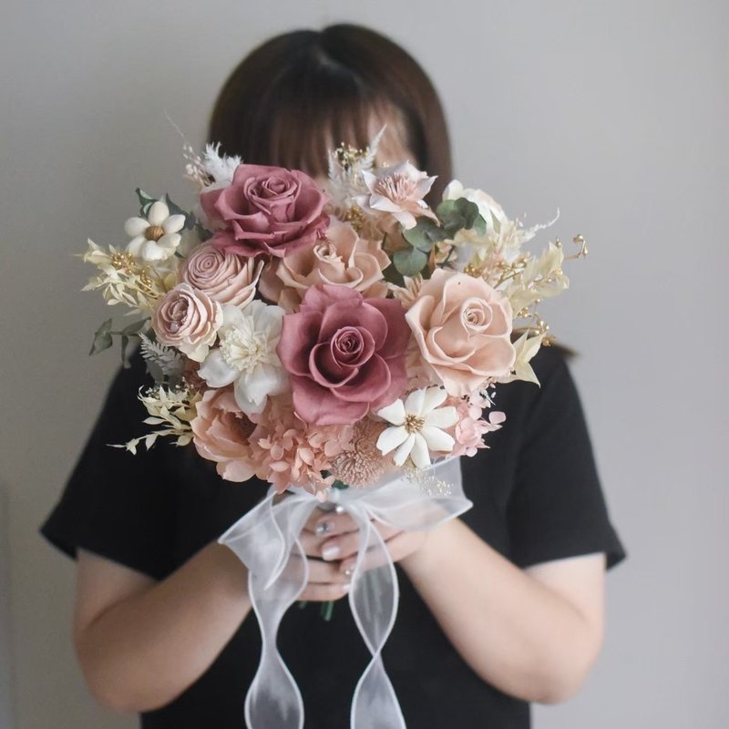 /Pink, white and green bridal bouquet/Bride bouquet, wedding layout, customized corsage, wedding photography - ช่อดอกไม้แห้ง - พืช/ดอกไม้ สึชมพู