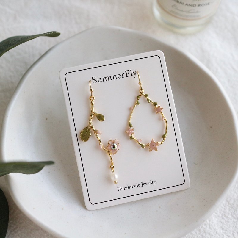 [French] Gentle and graceful hand-painted cherry tree branches garland wreath leaves flowers dangle earrings a5 - Earrings & Clip-ons - Copper & Brass Pink