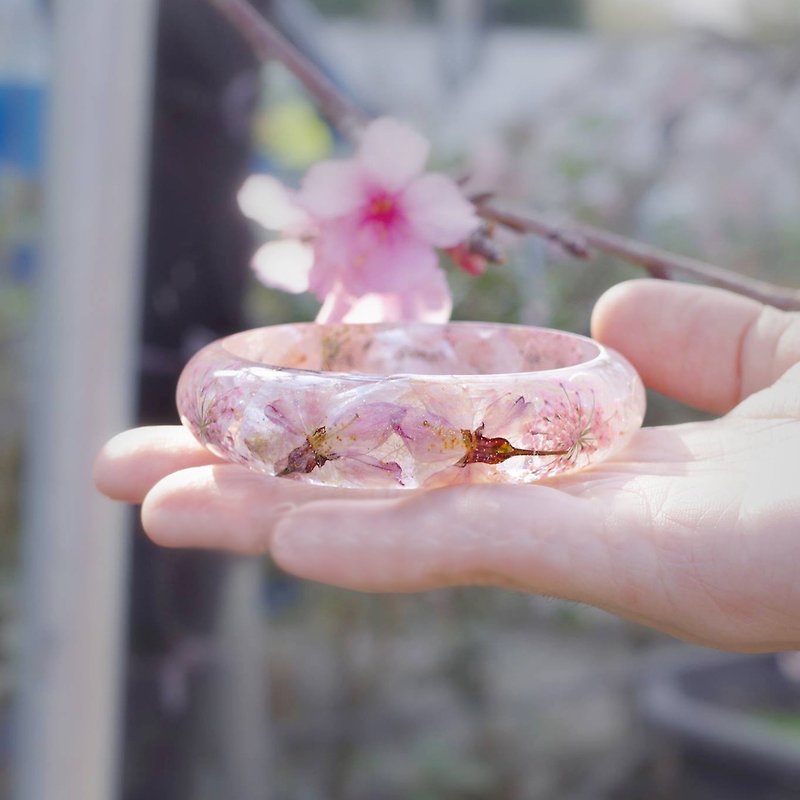 季節・東京昭和さくら-桜のブレスレット（白地にピンクの花）・ドライフラワーエターナルフラワー/フラワートーク