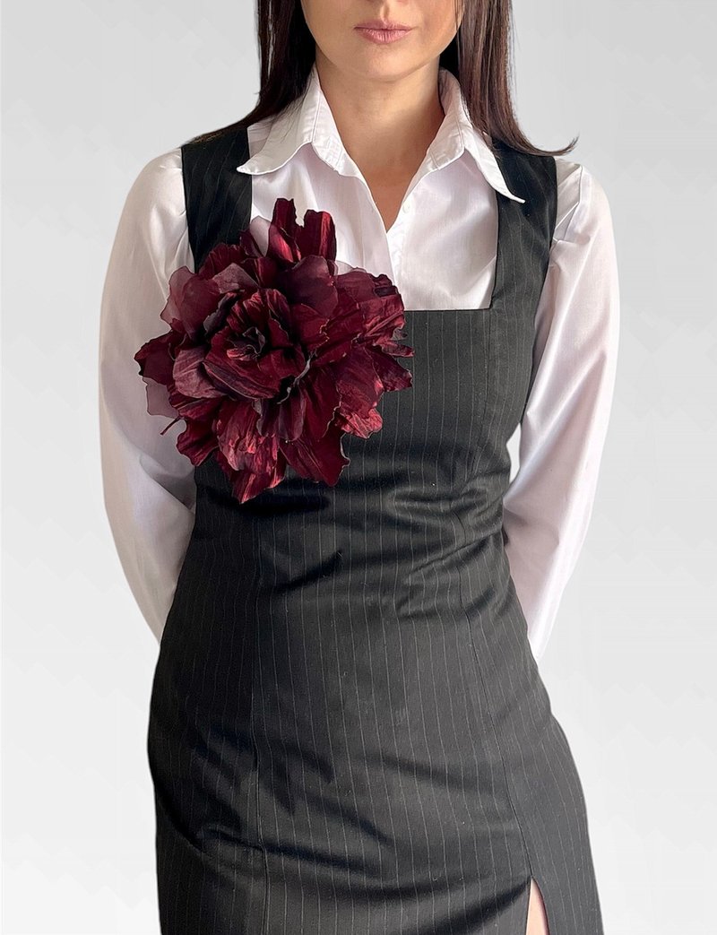 Dark Red Taffeta and Organza Flower Brooch Women Large Floral Brooch for Wedding - เข็มกลัด - วัสดุอื่นๆ สีแดง