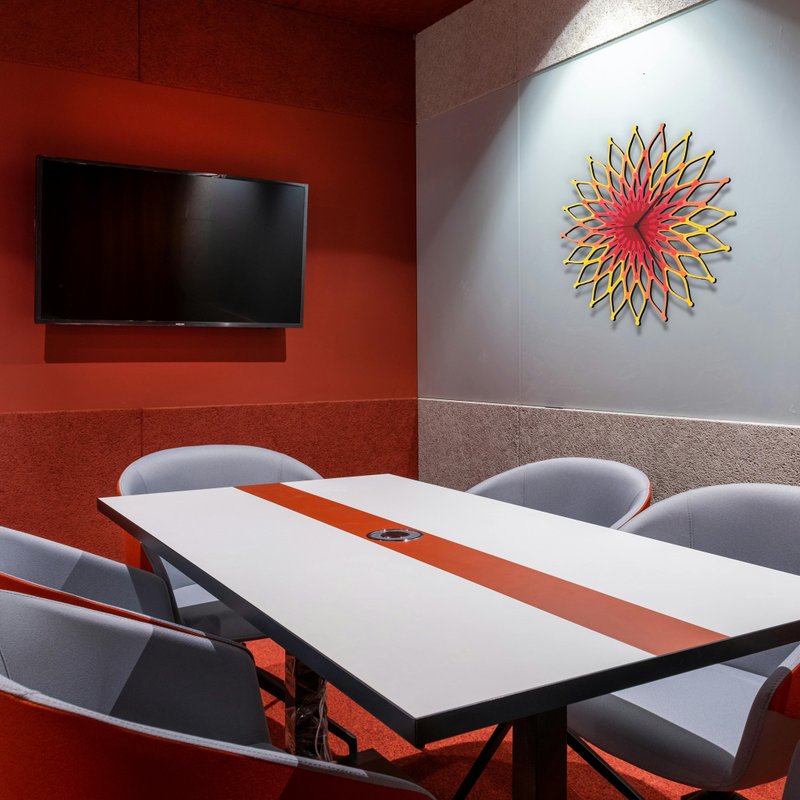 Fireworks I - 大型時尚木質掛鐘2 種尺寸 - 時鐘/鬧鐘 - 木頭 紅色