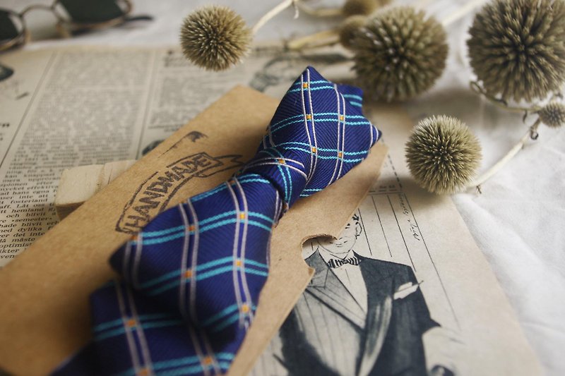 Papa's Bow Tie- 古董布花領帶改製手工領結-日常藍-窄版 - 領帶/領帶夾 - 絲．絹 藍色
