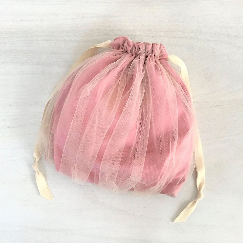 オーバーチュール ギャザー巾着 スモーキーピンク - 化妝袋/收納袋 - 棉．麻 粉紅色
