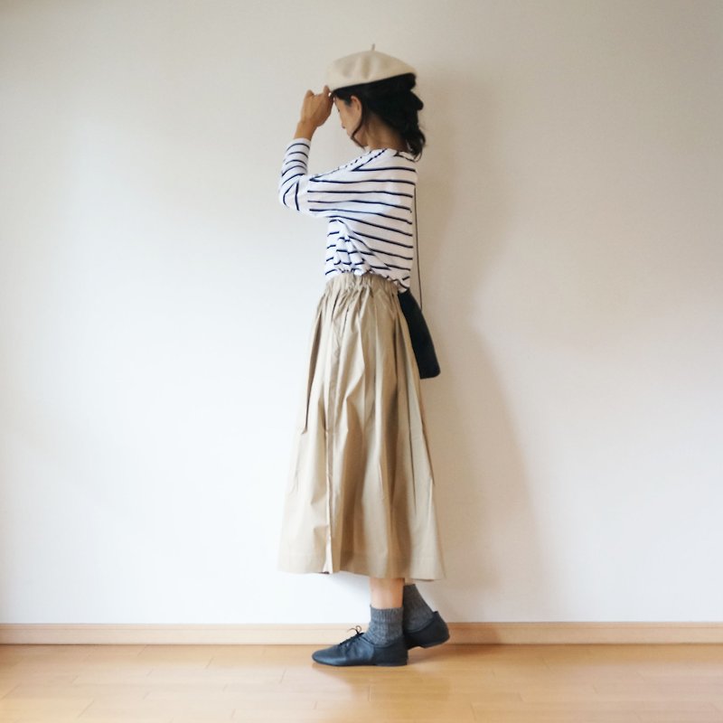 Cotton typewriter tuck skirt ladies BEIGE - 裙子/長裙 - 棉．麻 