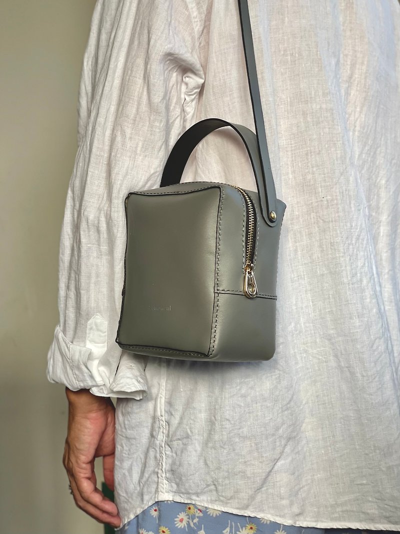 Zemoneni leather casual Shoulder Sporty bag - กระเป๋าแมสเซนเจอร์ - หนังแท้ สีดำ