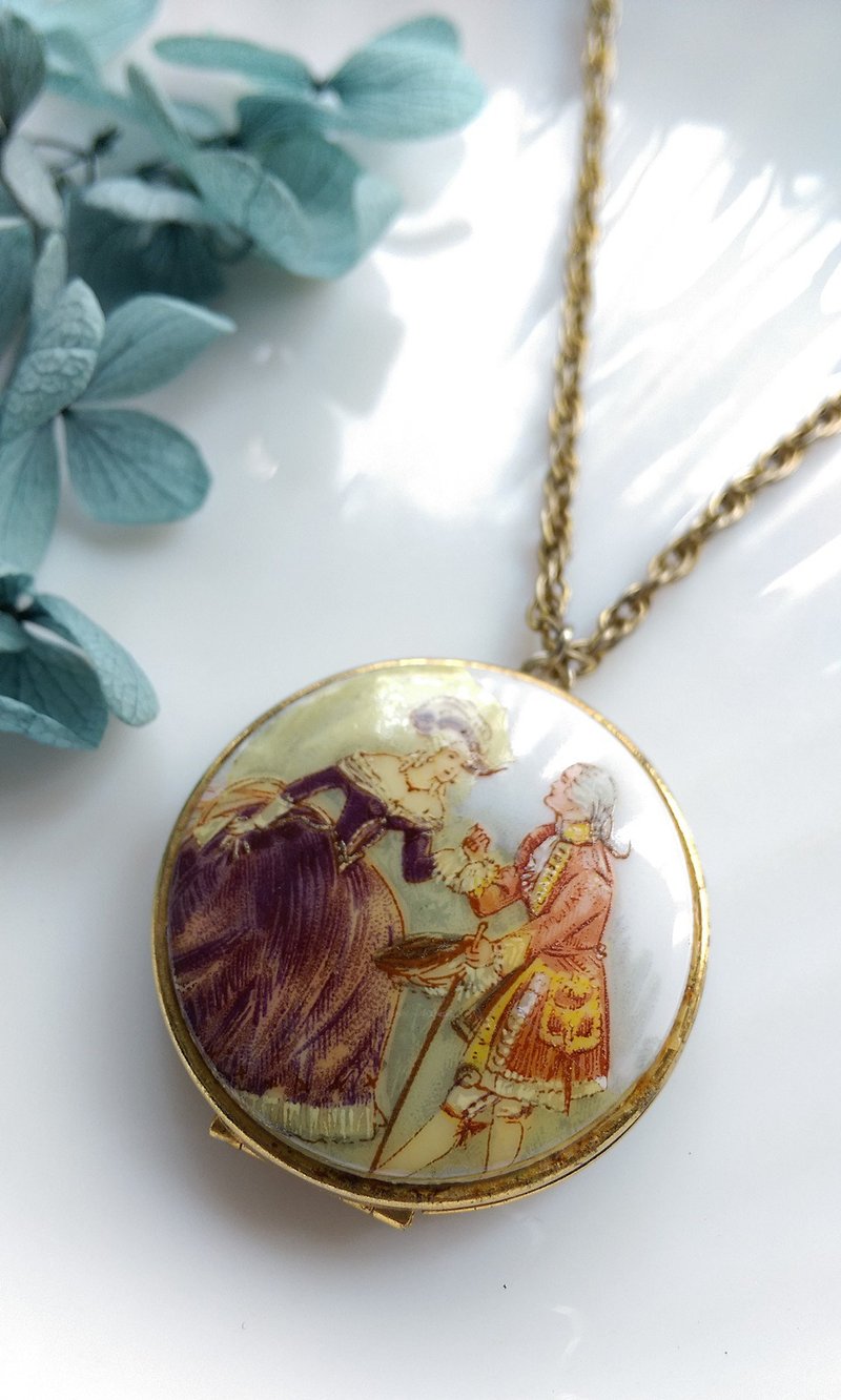 【西洋古董飾品】Locket  伯爵與夫人 相片墜 項鍊 - 項鍊 - 其他金屬 金色