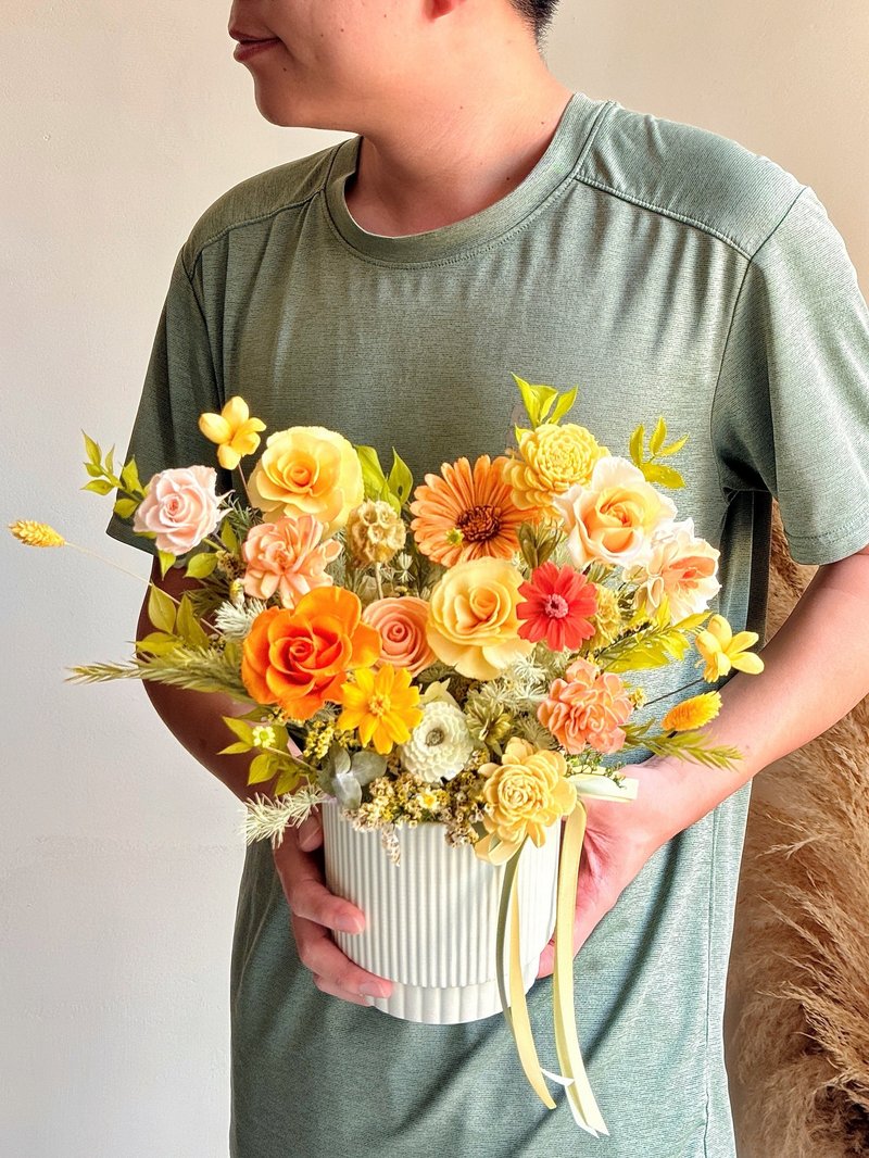 Spring Blossom Congratulatory Floral Arrangement [Local Pickup / Delivery within Taichung (Please contact designer first)] - ช่อดอกไม้แห้ง - พืช/ดอกไม้ สีส้ม