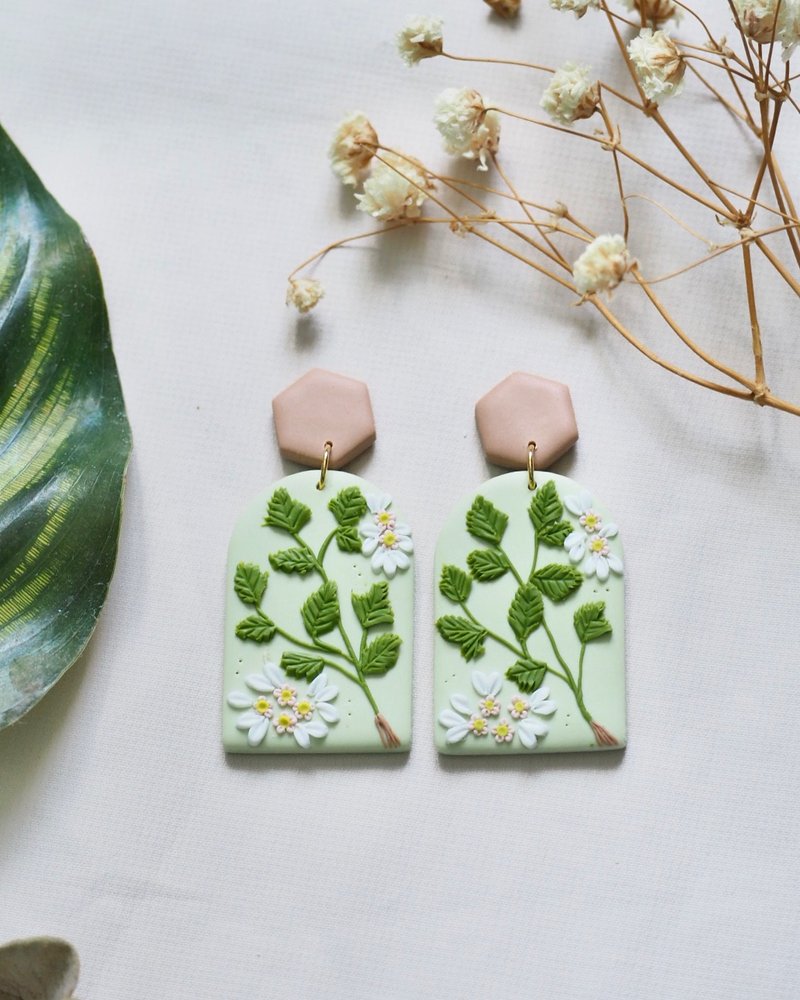 Coriander flower terracotta earrings - ต่างหู - วัสดุอื่นๆ 