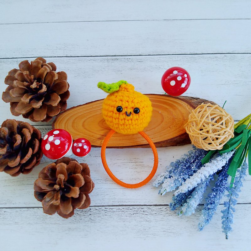 Smiling little orange hand crocheted wool hair ring hair bundle hair accessory - เครื่องประดับผม - ผ้าฝ้าย/ผ้าลินิน สีส้ม