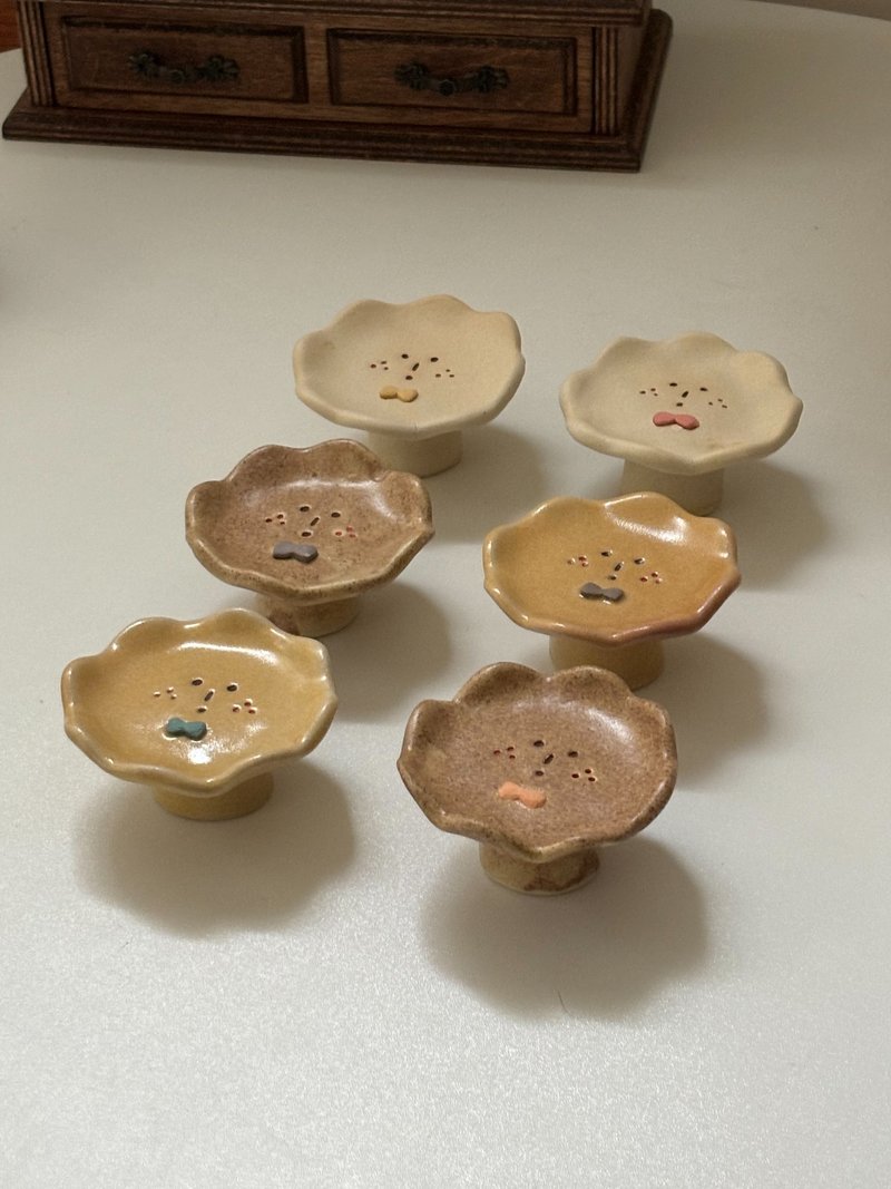 Handmade pottery plate-biscuit small platform - ของวางตกแต่ง - ดินเผา 