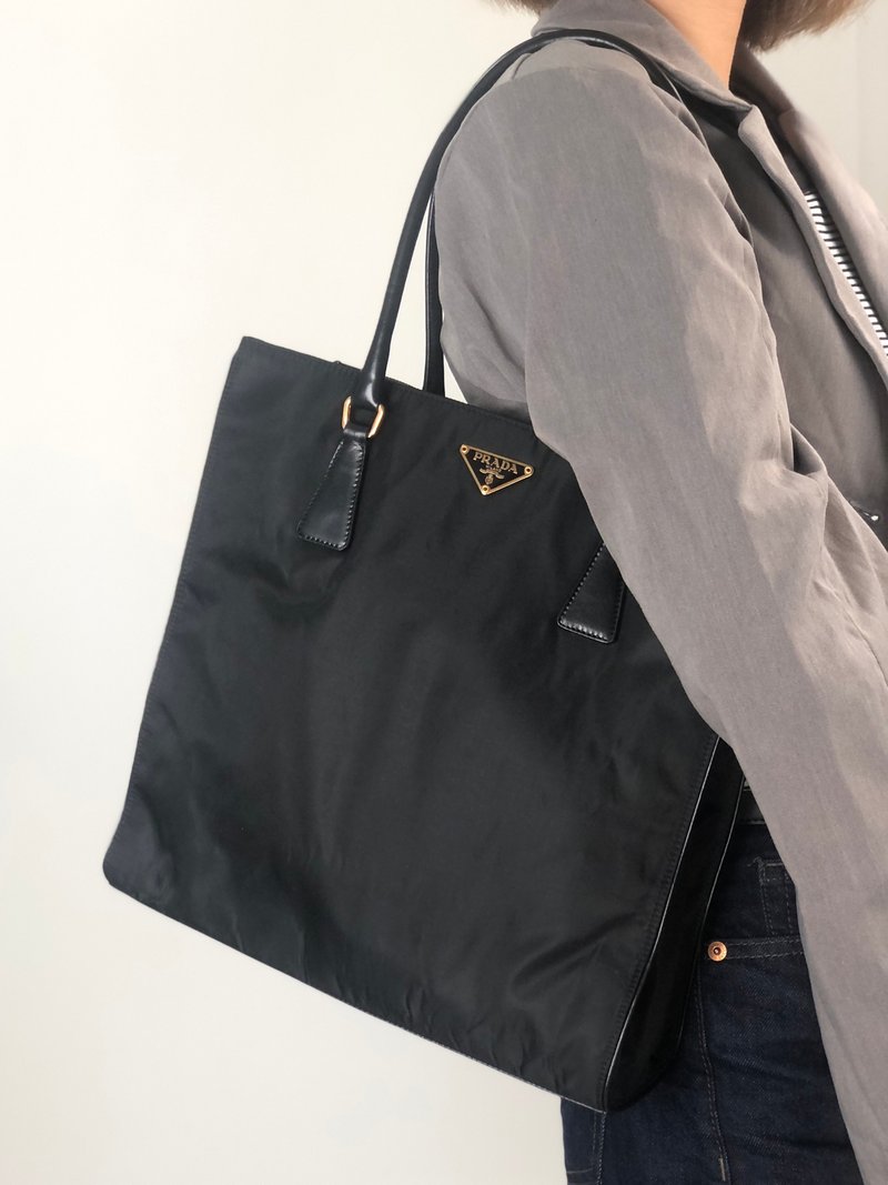 【 日本直送　名牌中古包 】PRADA プラダ トートバッグ ブラック トライアングルロゴ ナイロン vintage ヴィンテージ オールド hp25fh - 手提包/手提袋 - 尼龍 黑色