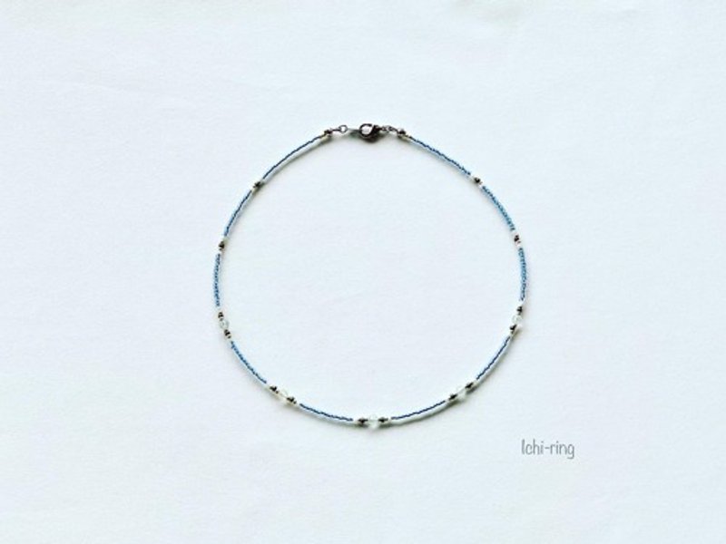 Small aquamarine and light blue beads short necklace sky blue - สร้อยคอทรง Collar - เครื่องเพชรพลอย สีน้ำเงิน