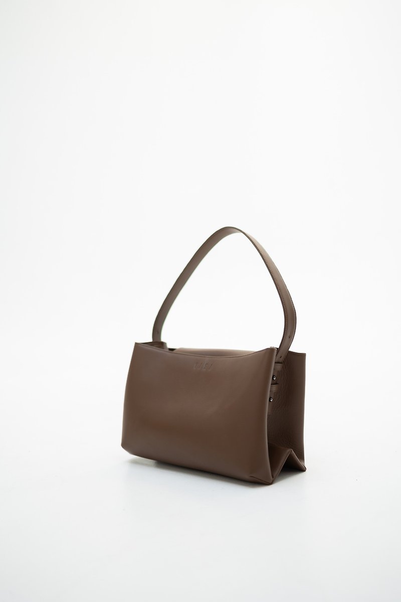 BoXket M Sand ( Chocolate Brown Leather) - กระเป๋าหูรูด - หนังแท้ สีนำ้ตาล