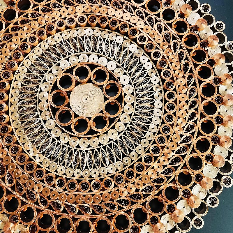 Handmade Paper Art - Mandala (Big) (w. Glass Plate Frame) - ของวางตกแต่ง - กระดาษ สีทอง