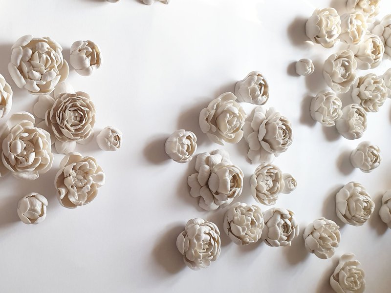 Porcelain flowers, wall art set décor, porcelain wall décor, porcelain wall art - ตกแต่งผนัง - เครื่องลายคราม ขาว