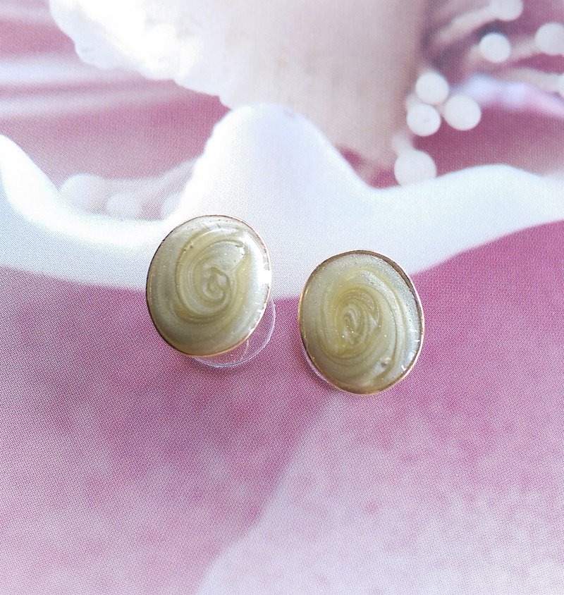 Vintage Jewelry 西洋古董飾品 小巧 淺綠拉絲花  針式耳環 - 耳環/耳夾/耳骨夾 - 其他金屬 透明