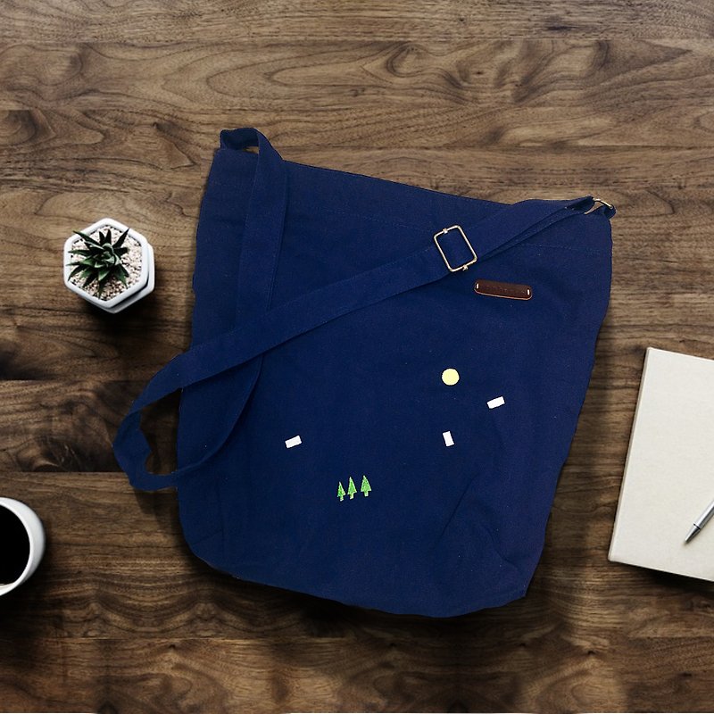 Moonlight / Shoulder Canvas Bag - กระเป๋าแมสเซนเจอร์ - ผ้าฝ้าย/ผ้าลินิน สีน้ำเงิน