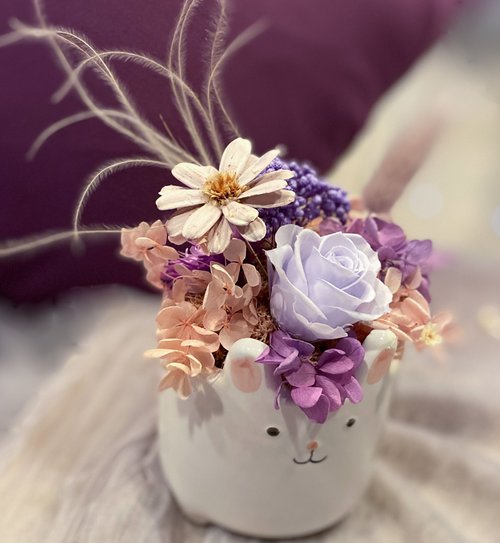 米夏花藝.手作.傢飾 小兔兔永生玫瑰桌花 情人節 浪漫紫 開幕 生日客製化禮物
