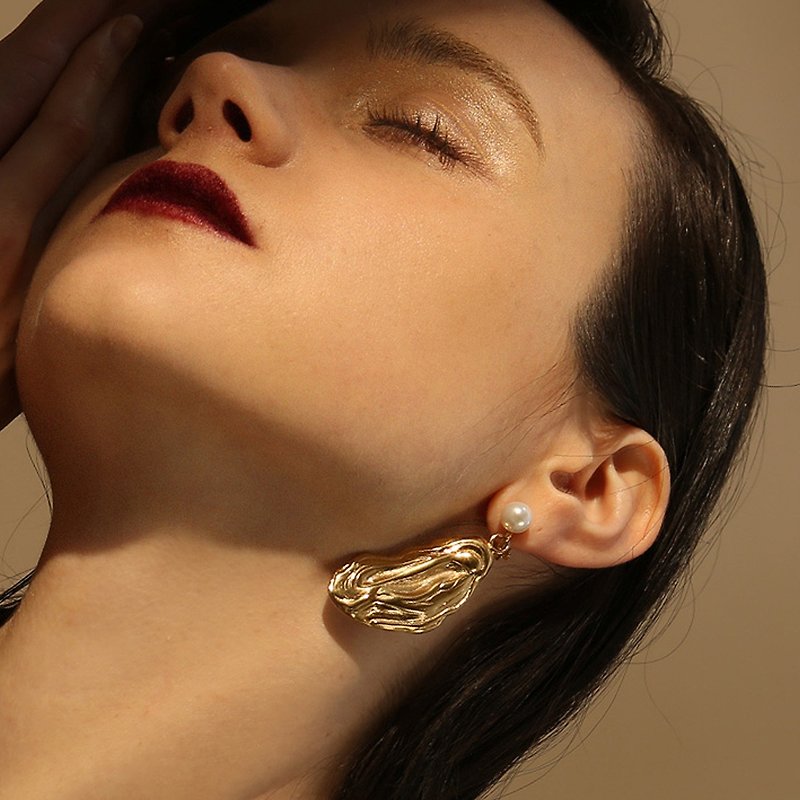 【Mell】浮雕耳環耳釘耳夾 - 耳環/耳夾 - 其他金屬 金色