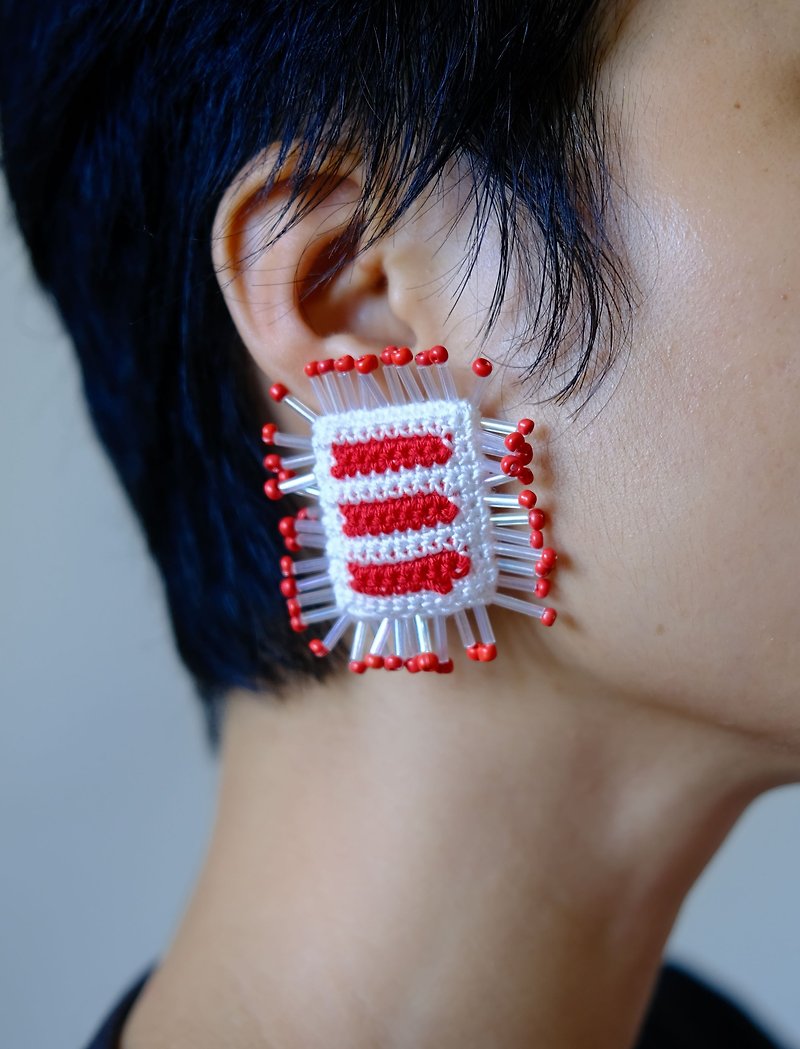 Crochet Earrings Captain Symbol Stud Earrings - ต่างหู - ผ้าฝ้าย/ผ้าลินิน ขาว