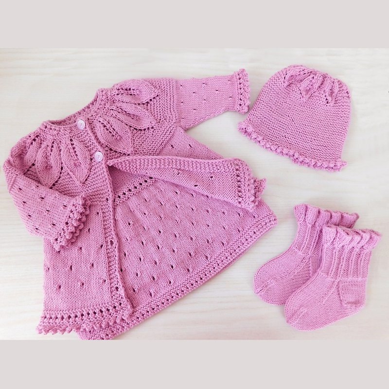 Knit baby cotton set, Newborn cardigan with pattern, Baby girl socks - จานเด็ก - ผ้าฝ้าย/ผ้าลินิน สีม่วง