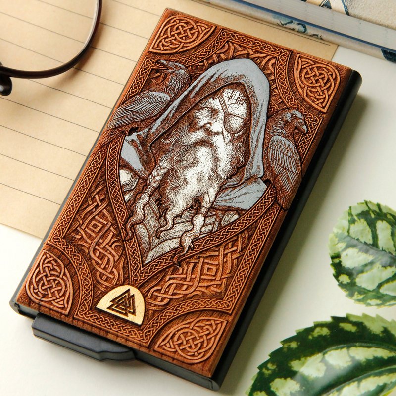 Odino -  Wooden card holder with laser engraving + hand painting - 名片夾/名片盒 - 木頭 咖啡色