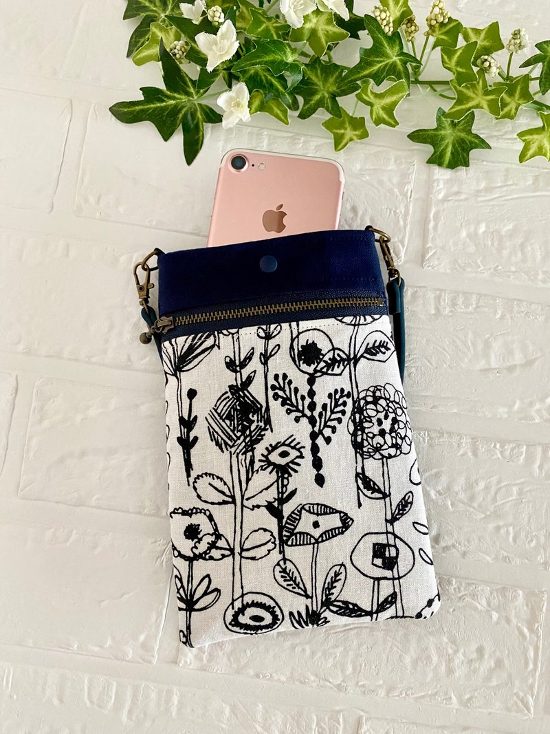 ミナペルホネン　スマホポーチ　レターオブフラワー - 化妝包/收納袋 - 棉．麻 