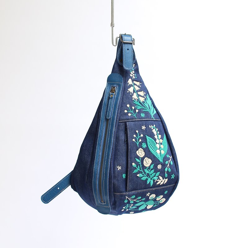 Suzuran embroidery / shoulder bag - กระเป๋าเป้สะพายหลัง - ผ้าฝ้าย/ผ้าลินิน สีน้ำเงิน