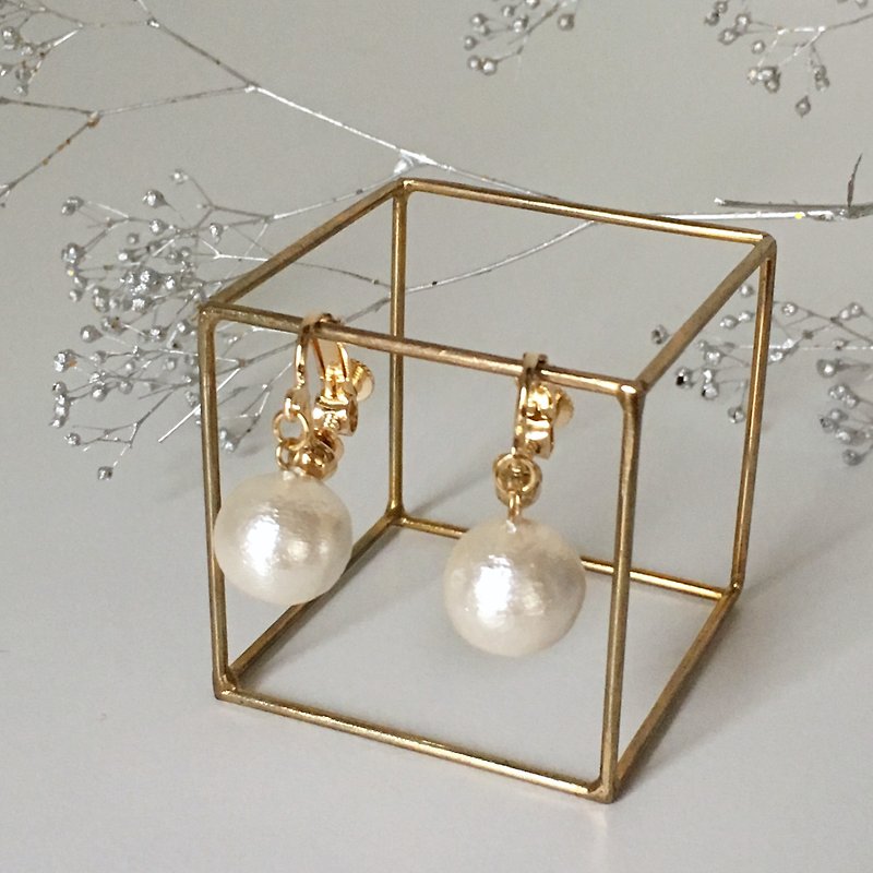 Single cotton pearl earrings or earrings 12mm - Earrings & Clip-ons - Cotton & Hemp White