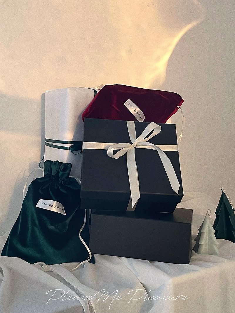 Christmas and New Year birthday drawstring pocket storage bag gift box - Storage & Gift Boxes - Polyester Red