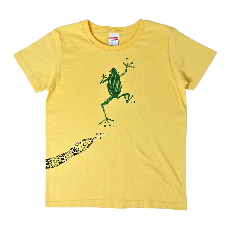 Crisis Avoidance Frog Escaped from Snake T-shirt Women's - เสื้อยืดผู้หญิง - ผ้าฝ้าย/ผ้าลินิน สีเหลือง