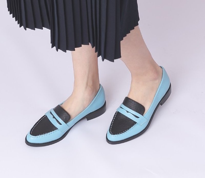 Hand stitching classic leather shoes Lok Blue blue jump color - รองเท้ารัดส้น - หนังแท้ สีน้ำเงิน