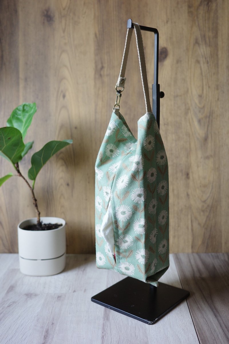 Dandelion with green background and white flowers - toilet paper cover, facial tissue cover, hanging and detachable | Haibo Hand - กล่องทิชชู่ - ผ้าฝ้าย/ผ้าลินิน 