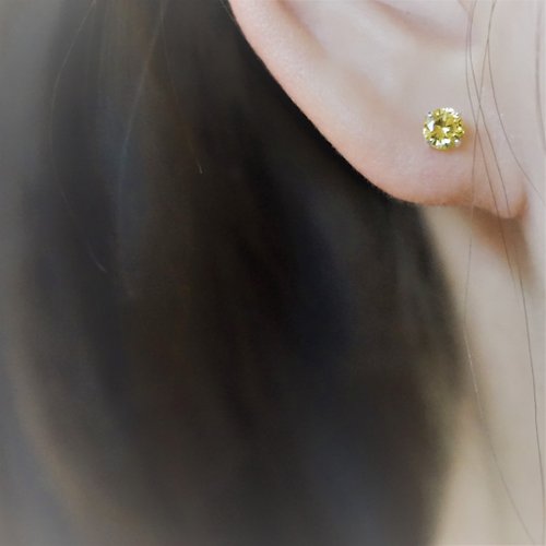 MODOMODO accessory design 飾品設計 ll modo彩鋯耳針 ll 4mm金黃色925銀耳針 - 一對 / 附銀耳堵